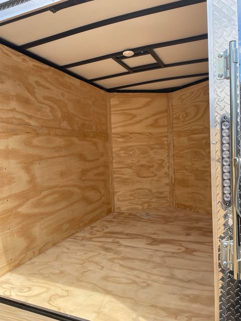 6x8SA 6'3" Interior